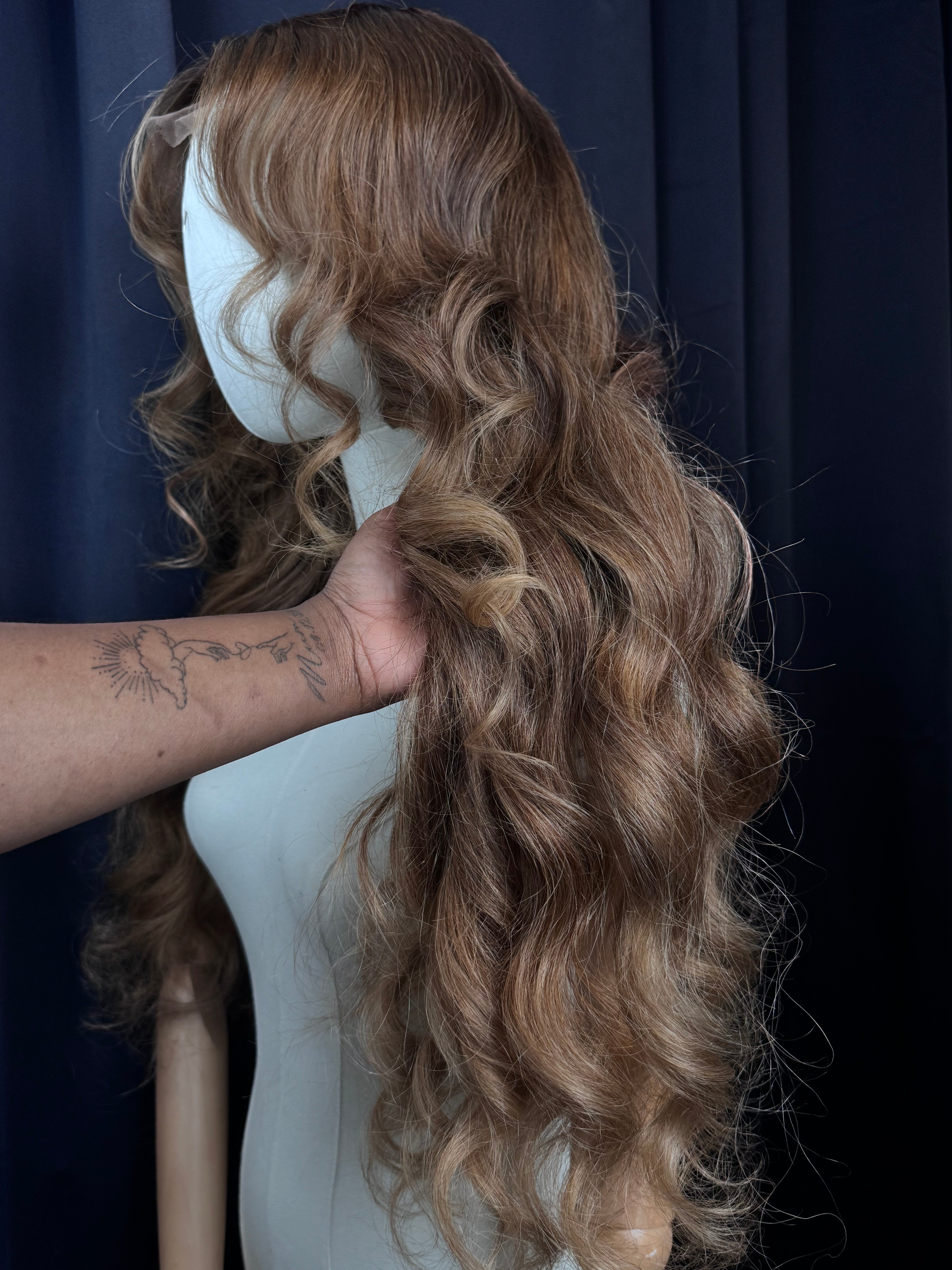 HIGHLIGHT OF CHOICE ON STRAIGHT 1B WIG